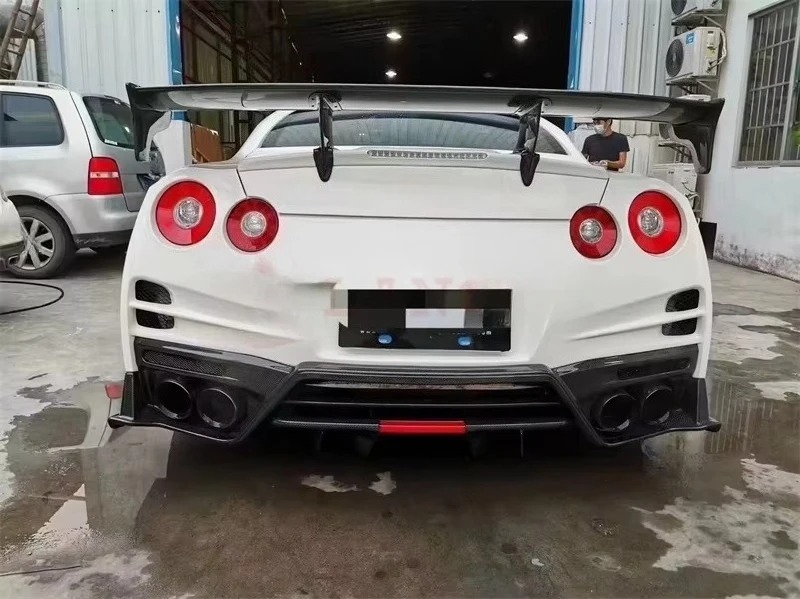 The New Carbon Fiber Body Kit Is Suitable for GTR35 08-16 Modified for TOPCAR Large Surround Bumper